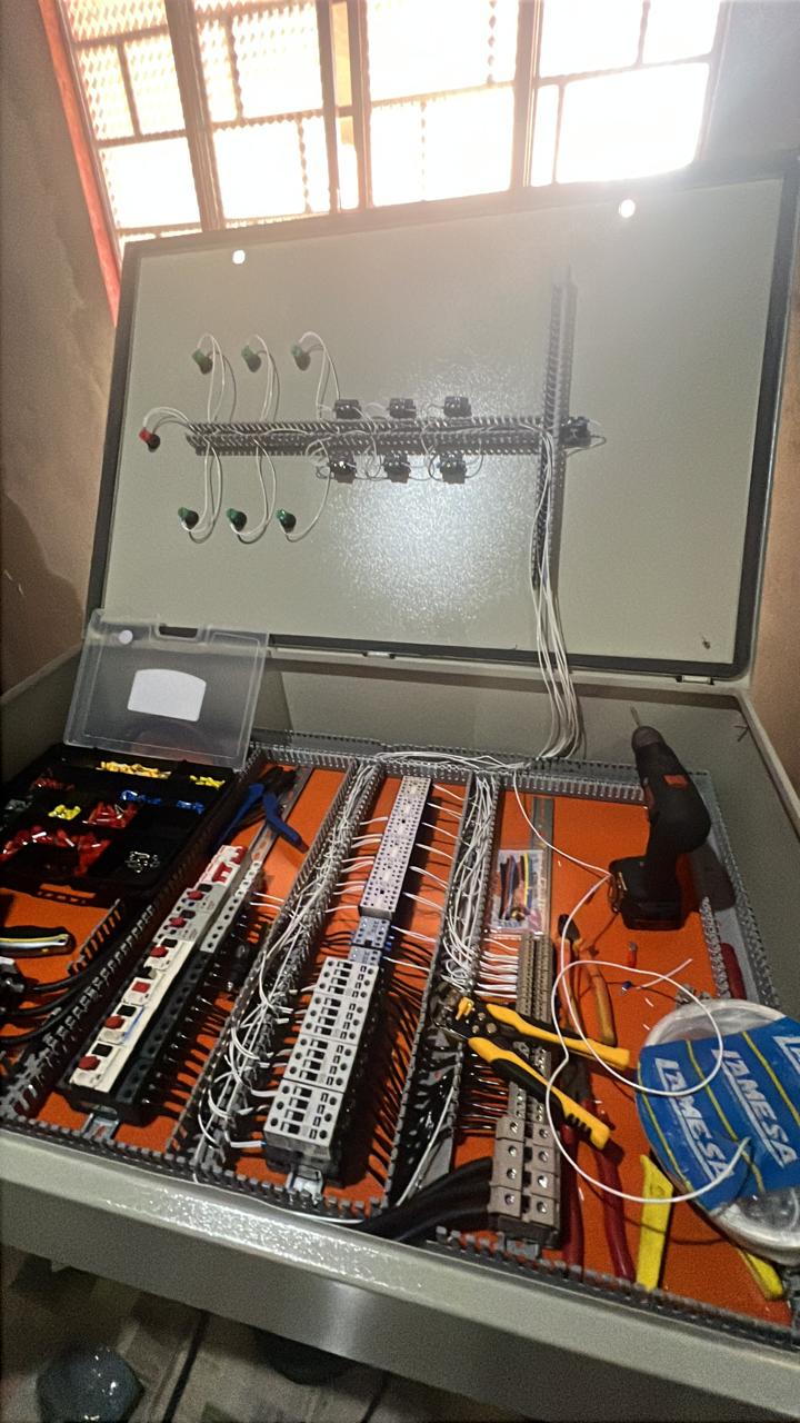 Serviço executado - Painéis Elétricos